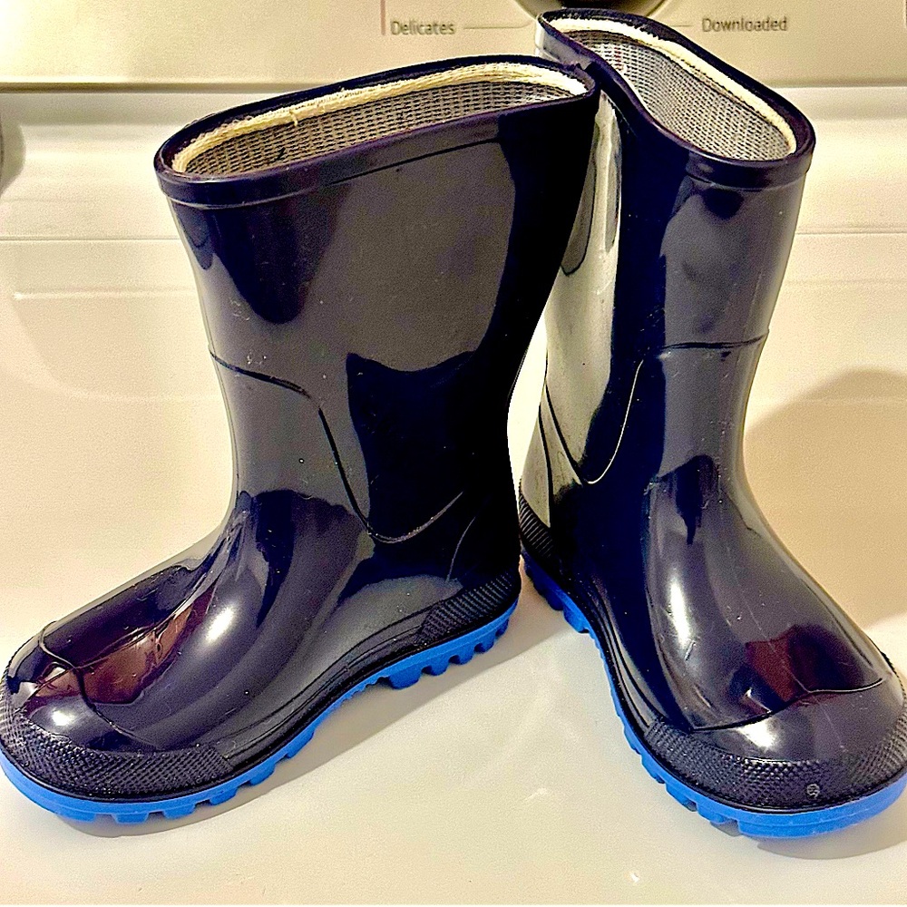 Like New - Little kids, toddler, Rubber Rain Boots 5/6